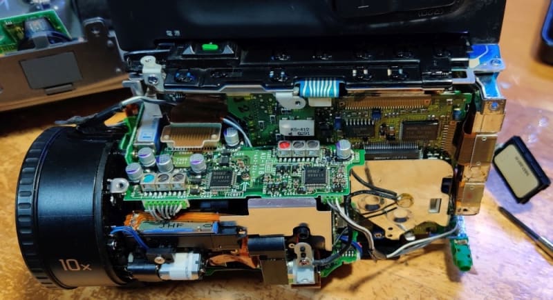 MiniDV / Hi-8 ビデオのPC取り込みと、SONY CCD-TR1000の修理