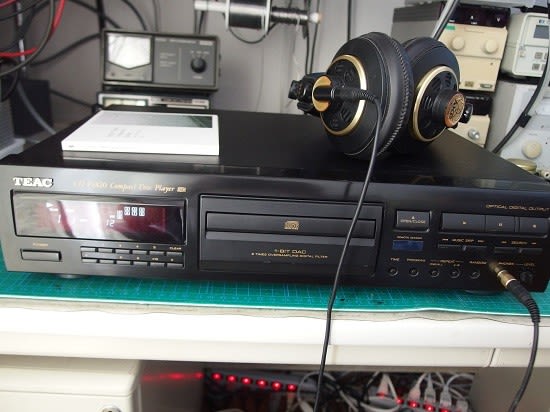 TEAC CD-P1820 - ガラクタな部屋 TEAC CD-P1820 - ガラクタな部屋