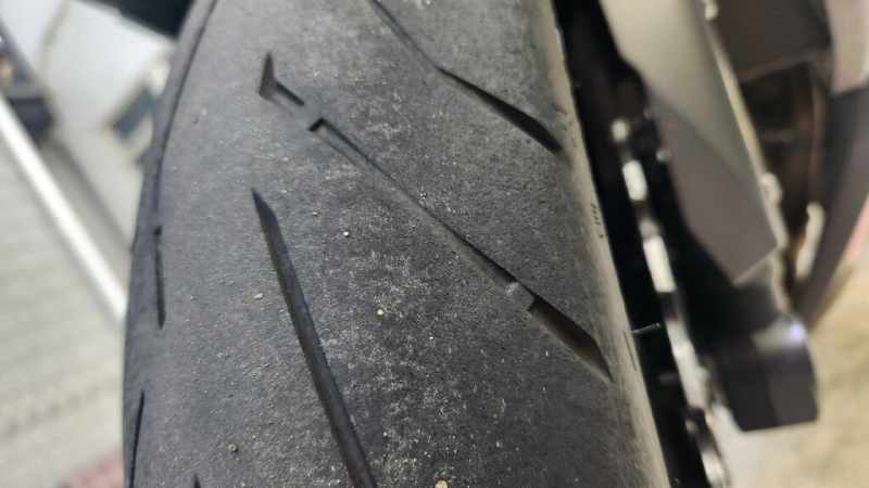 タイヤ　③ Amazon | ピレリ オートバイ用 ANGEL GT フロント 120/70ZR17 M