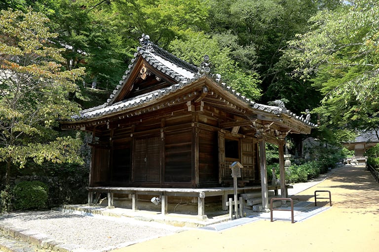 長谷寺、隠国の泊瀬、その山中にデッカイご本尊がお立ちです 長谷寺、隠国の泊瀬、その山中にデッカイご本尊がお立ちです