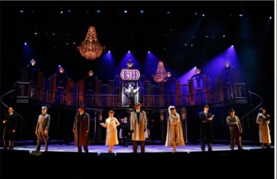 宝塚月組公演『『グランドホテル』 『カルーセル輪舞曲(ロンド)』の観劇メモ - 思いつくままに書いています 宝塚月組公演『『グランドホテル』 『カルーセル輪舞曲(ロンド)』の観劇メモ - 思いつくままに書いています