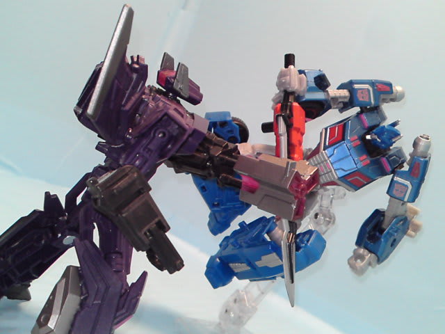 TFジェネレーションズ デラックスクラス ウルトラマグナスを