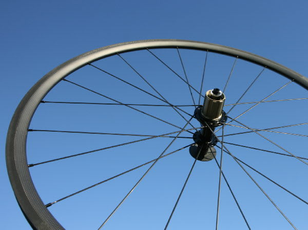 980g表示の中華カーボンホイールの重量測定! ~ KUOTA 980g表示の中華カーボンホイールの重量測定! ~ KUOTA