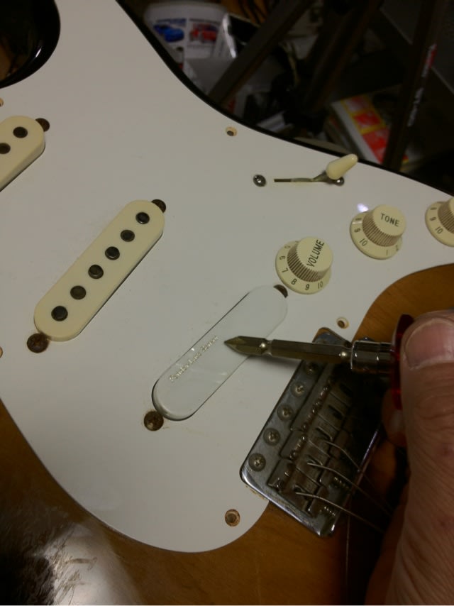 P.U.交換作業中 2. フェンダー/レースセンサー ゴールド - ken P.U.交換作業中 2. フェンダー/レースセンサー ゴールド - ken