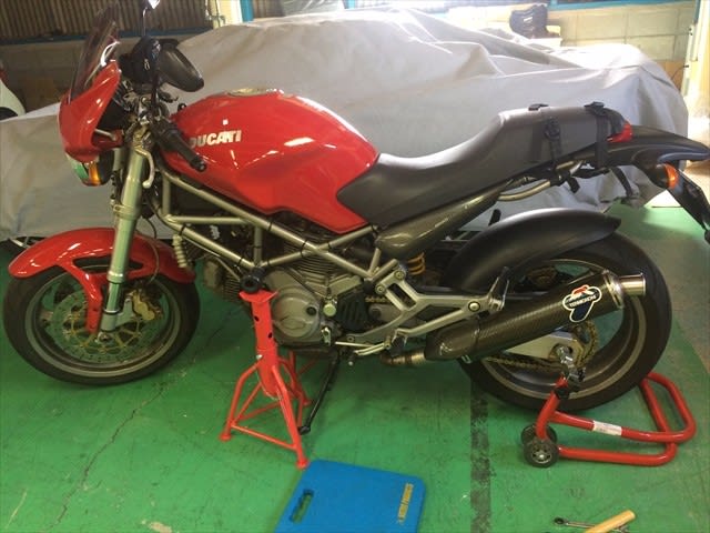大変苦労しました。DUCATI モンスター900 のマフラー交換。 - なごや 大変苦労しました。DUCATI モンスター900 のマフラー交換。 - なごや