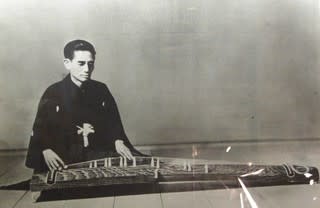 宮城道雄記念館 - スニーカー履いて