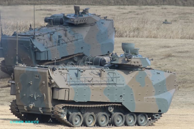 防衛情報】米陸軍海兵,AH-64&V-22量産とAAV-7沈没,BvS.10導入と