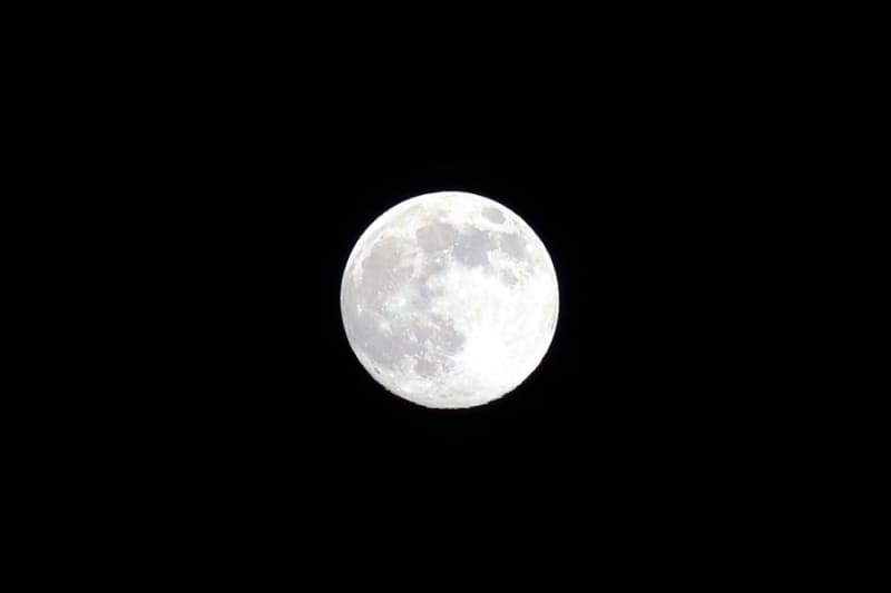 屋外露出 moon 今週の月、スーパームーン、ポストスーパームーン（赤い月）、2020年4月 - こつなぎの写真ノート
