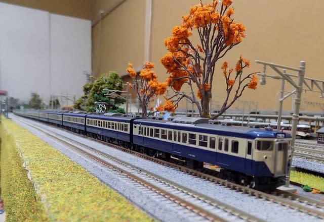 TOMIXの92713/92714/92715 113系 横須賀線編成を見る