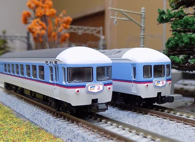 ROUNDHOUSEの10-914 20系「ホリデーパル」タイプ8両セットを