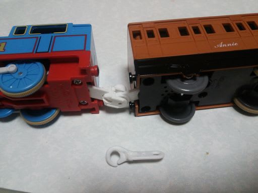 プラレール おしゃべりトーマスの連結器の交換 改造 修理 ひとりごと プラレール おしゃべりトーマスの連結器の交換 改造 修理 ひとりごと