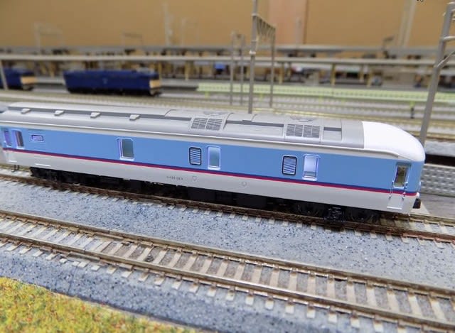 KATOの10-914 20系「ホリデーパル」タイプ8両セットを KATOの10-914 20系「ホリデーパル」タイプ8両セットを