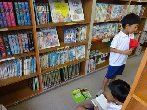 雨の日の図書室 雨の図書室 – Libroaria