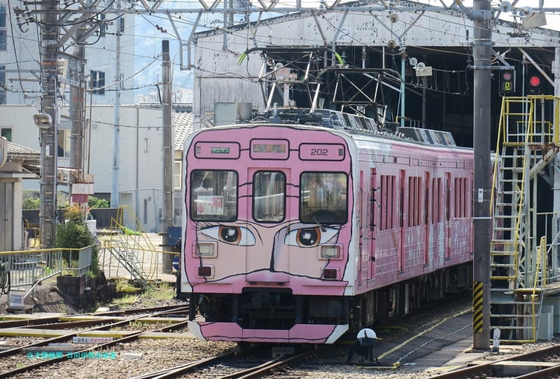 京都発幕間旅情】伊賀鉄道-忍者列車登場!しのびの国を走る伊賀 京都発幕間旅情】伊賀鉄道-忍者列車登場!しのびの国を走る伊賀