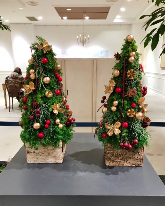 ミニクリスマスツリーアレンジメント by Nicolai ミニクリスマスツリーアレンジメント by Nicolai