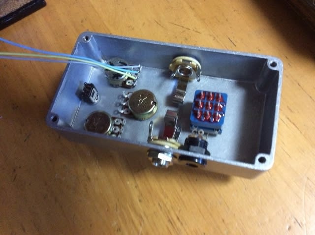 今日の自作は、チューブスクリーマー - エレアコ、エレキ