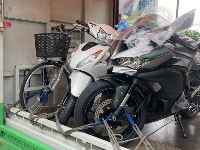 2024/9/3◇2025「ZX-4R SE」グレー×ブラック!当店到着ですっ 2024/9/3◇2025「ZX-4R SE」グレー×ブラック!当店到着ですっ