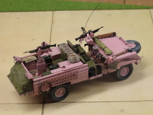タミヤ 1/35 SAS ランドローバー ピンクパンサー - たとえば