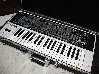 届く シンセサイザー Roland GAIA SH-01 - ☆航空無線と