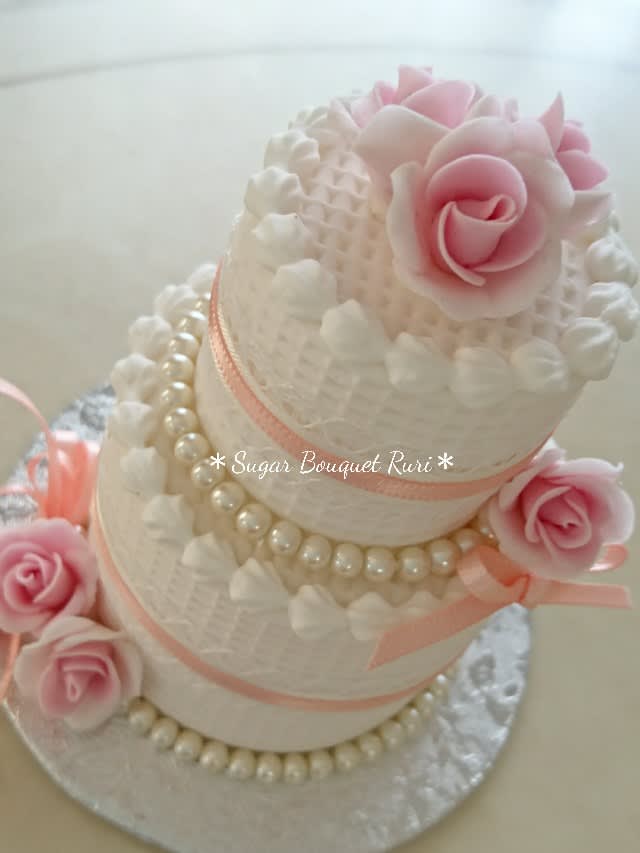 新潟）引き取りウェディングケーキエクセルシリーズ 装飾的な白色噴水 女性像の彫刻 新潟）引き取りウェディングケーキエクセルシリーズ 装飾的な