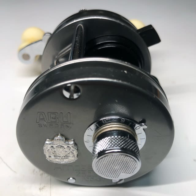 アブガルシア アンバサダー 2500CS ロケット 010003/N134M 未