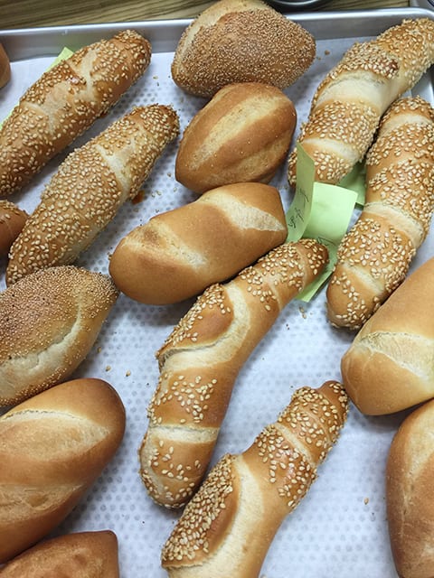 今日はJHBS東京本校です。新メニューのフルールはクリームチーズとストロベリージャムのマフィンです。 - 惠のパンとお菓子大好き！別冊ブログ