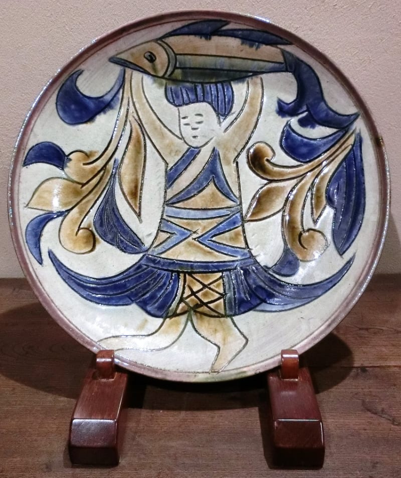 壺屋焼 白化粧地呉須海老文大皿 金城次郎作 その5 - 夜噺骨董談義 壺屋焼 白化粧地呉須海老文大皿 金城次郎作 その5 - 夜噺骨董談義