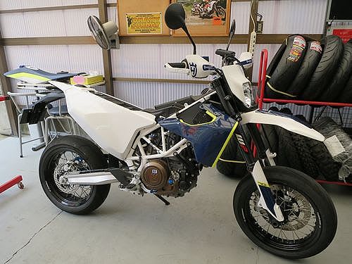 Tekmo Racing カーボンキーシュラウド キーカバー Husqvarna 701 , KTM 690用/KTM 690  SMCR/EnduroR (507202)