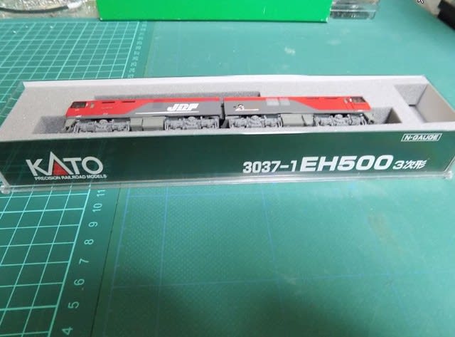 KATOの3037 EH500(2次形)と3037-1 EH500 3次形 KATOの3037 EH500(2次形)と3037-1 EH500 3次形