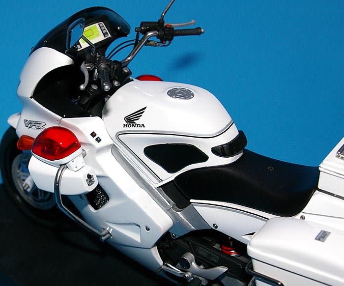 ホンダ VFR800P 警視庁 白バイ (Hamachamps) - エムズプラス ホンダ VFR800P 警視庁 白バイ (Hamachamps) - エムズプラス