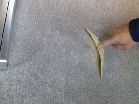 会議室カーペットの剥がれ補修 - 川崎市産業振興会館 ブログ