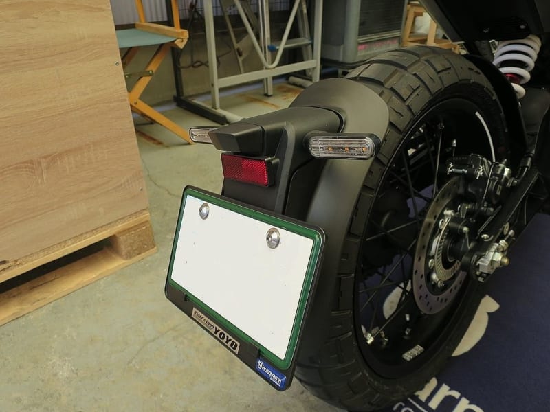 SVARTPILEN 401のウィンカー廻りをスッキリ！初代SVART/VITPILEN