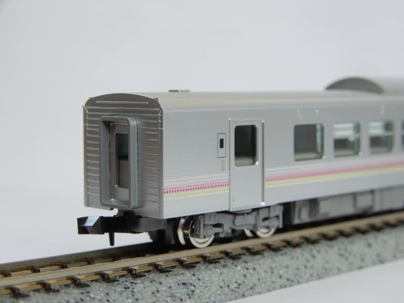 TOMIX JR GV-E401・GV-E402形ディーゼルカー(新潟色)セット 入線
