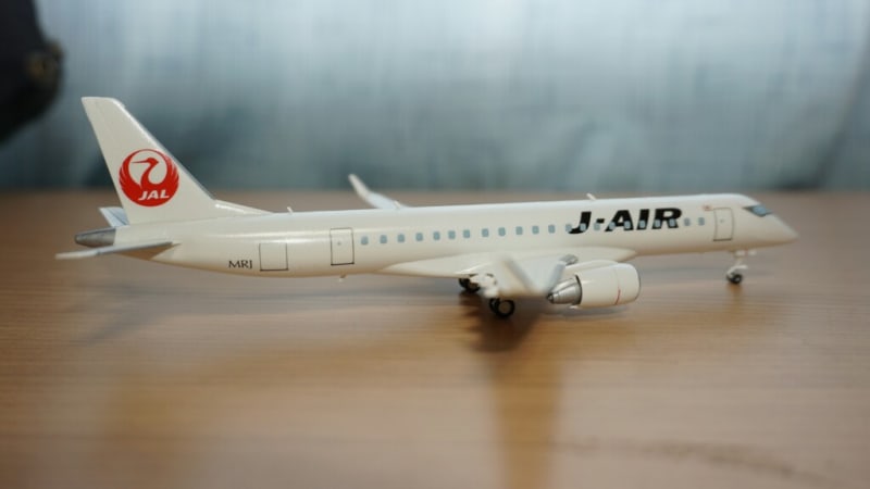 飛行機の模型 MRJ 90 1:200（ジェイ・エア 三菱リージョナル