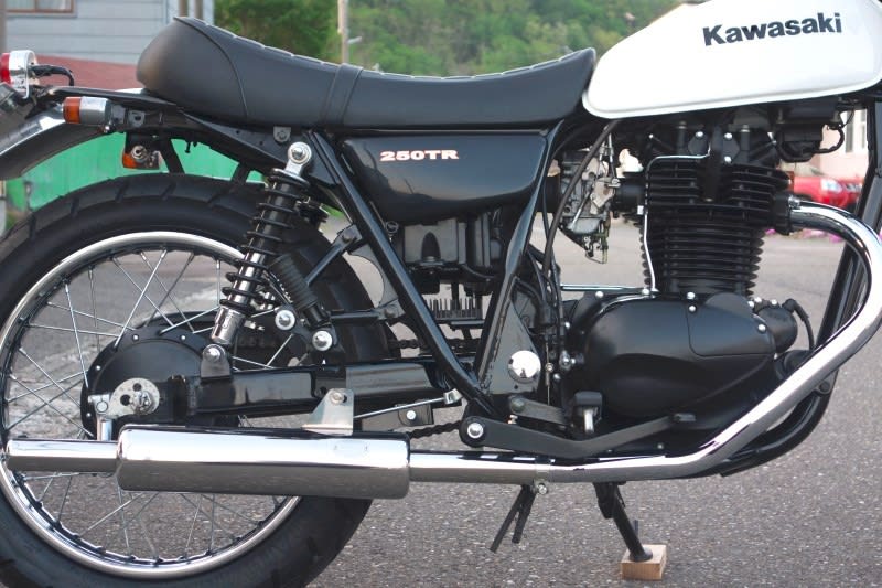 カワサキ250TRのマフラーを交換 - Oldtimer's Wonderful World カワサキ250TRのマフラーを交換 - Oldtimer's Wonderful World