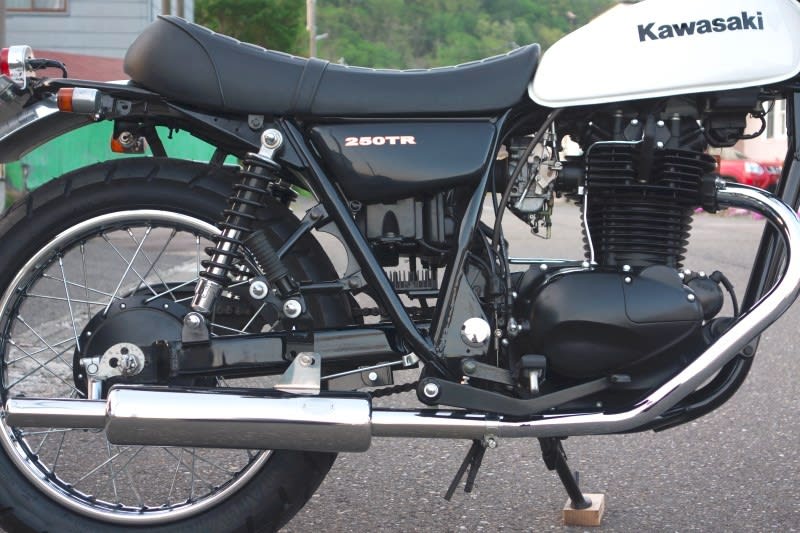 カワサキ250TRのマフラーを交換 - Oldtimer's Wonderful World