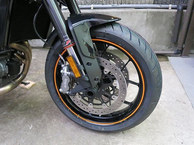 KTM 790 DUKE のツーリングで役に立つオプションをご紹介します KTM 790 DUKE のツーリングで役に立つオプションをご紹介します
