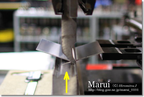 ベンダーで板金材料を曲げると伸びる - 精密板金の丸井工業ブログ ベンダーで板金材料を曲げると伸びる - 精密板金の丸井工業ブログ
