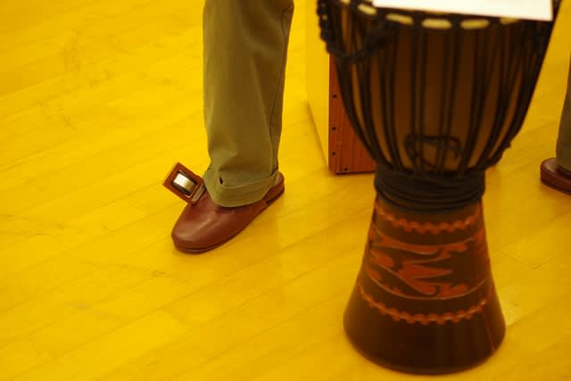 カホン叩きながら足を使うレッスン - 大久保宙：いろいろ / カホン・ジャンベ・フレームドラム・ドラムス 打楽器だー