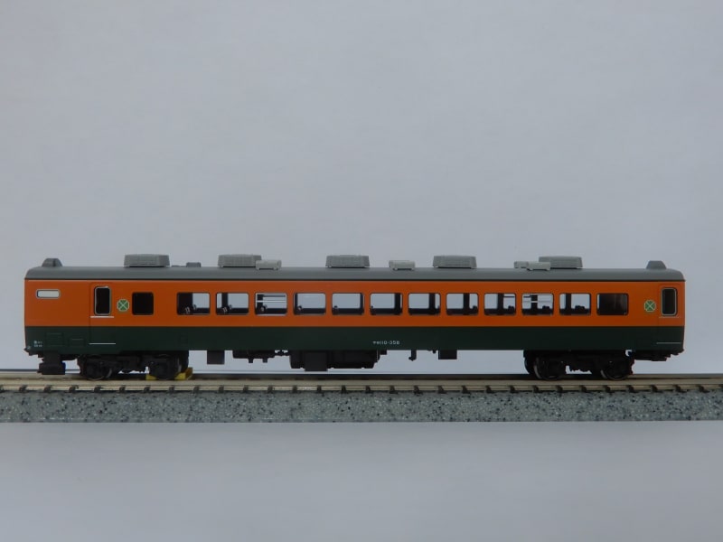 113系 2000番台 湘南色(JR仕様)が入線しました。KATO 10-1954/10