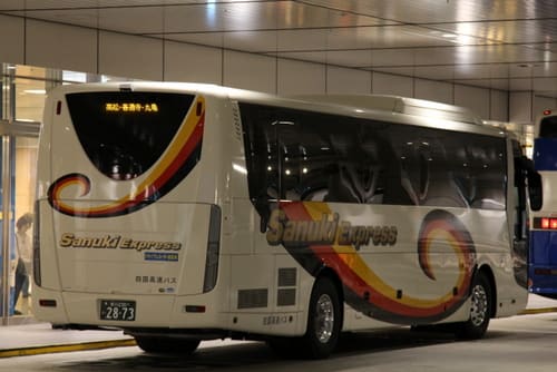 四国高速バス三菱ふそうエアロクイーン エアロクィーン／エアロエース（大型バス） | 三菱ふそう