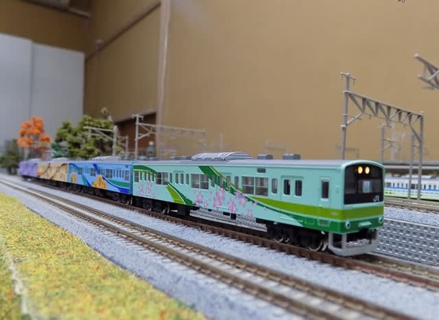 ROUNDHOUSEの10-912 201系四季彩タイプ4両セットを見る ROUNDHOUSEの10-912 201系四季彩タイプ4両セットを見る