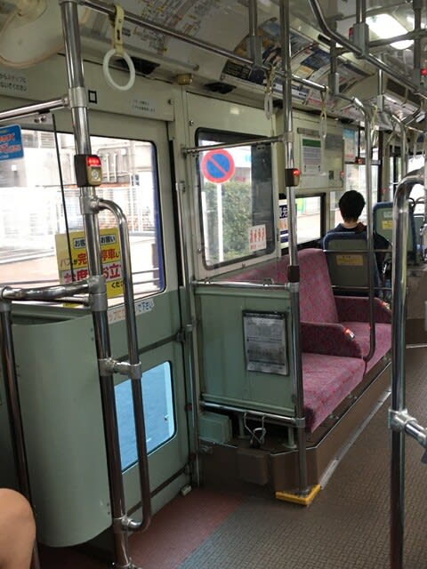 京王バス40333独特な座席配置 - バスの内装日記