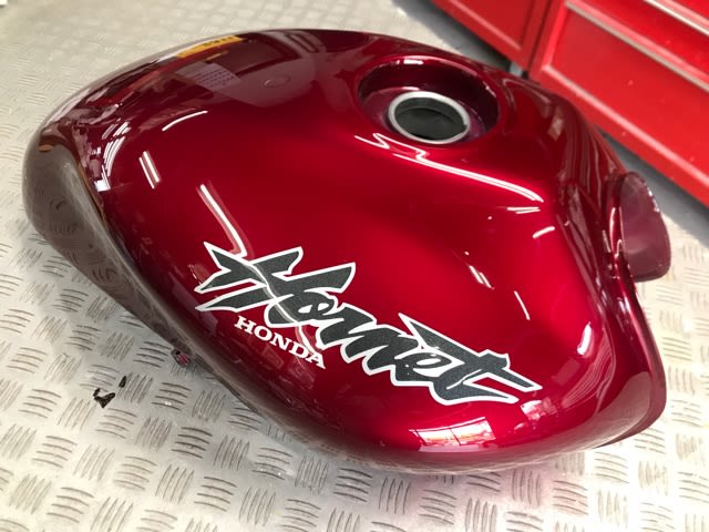 【ファッション通販】 ホンダ ホーネット600・ガソリンタンクのペイントです パーツ