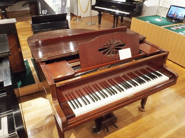 浜松市楽器博物館へ行った。その10（ピアノその3、アウトロ） - ≪手を