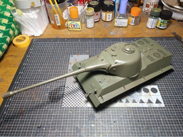 Amazon | アミュージングホビー 1/35 ドイツ超重戦車 VII 号