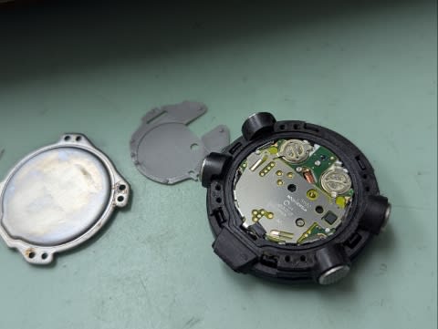 CASIO】G-SHOCK 5590 電池交換 - 1級時計修理技能士 東京練馬 CASIO】G-SHOCK 5590 電池交換 - 1級時計修理技能士 東京練馬