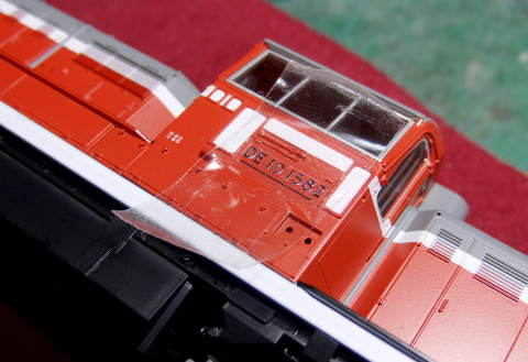 可愛いクリスマスツリーやギフトが！ 16番・カトー 1-703 DE10のパーツ取付 - G'Sの小部屋ブログ 鉄道模型
