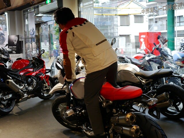 BMW Motorradのウェアはどんなスタイルもカバーできます BMW Motorradのウェアはどんなスタイルもカバーできます