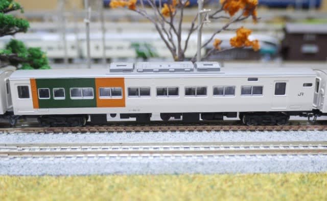 KATOの10-224・225・226 185系「踊り子」新塗装を弄る KATOの10-224・225・226 185系「踊り子」新塗装を弄る